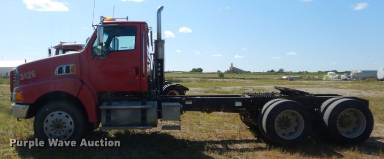 image for item FU9412 2007 Sterling L-Line semi truck