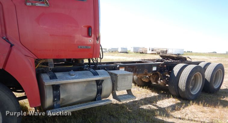 image for item FU9412 2007 Sterling L-Line semi truck
