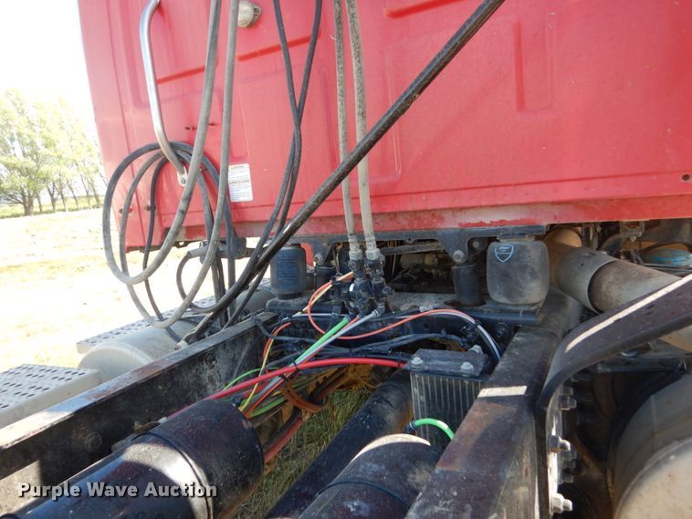 image for item FU9412 2007 Sterling L-Line semi truck