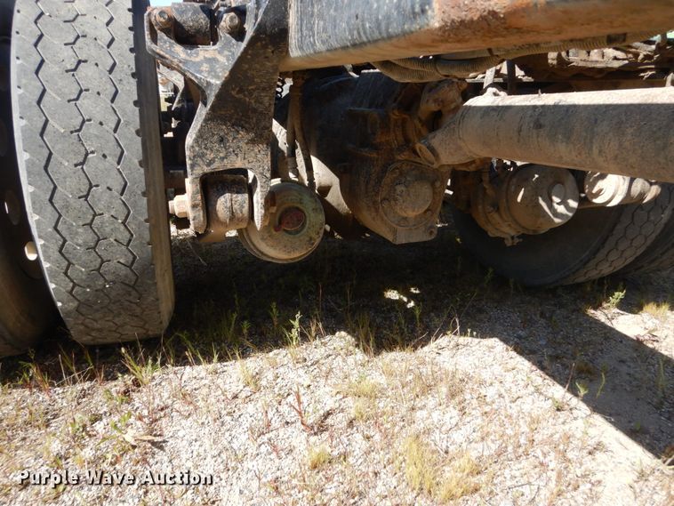 image for item FU9412 2007 Sterling L-Line semi truck