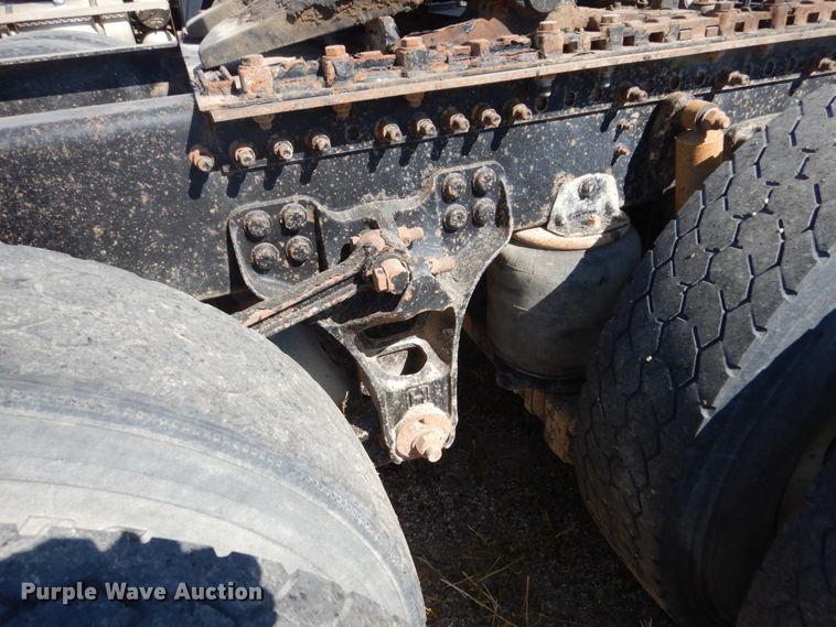 image for item FU9412 2007 Sterling L-Line semi truck