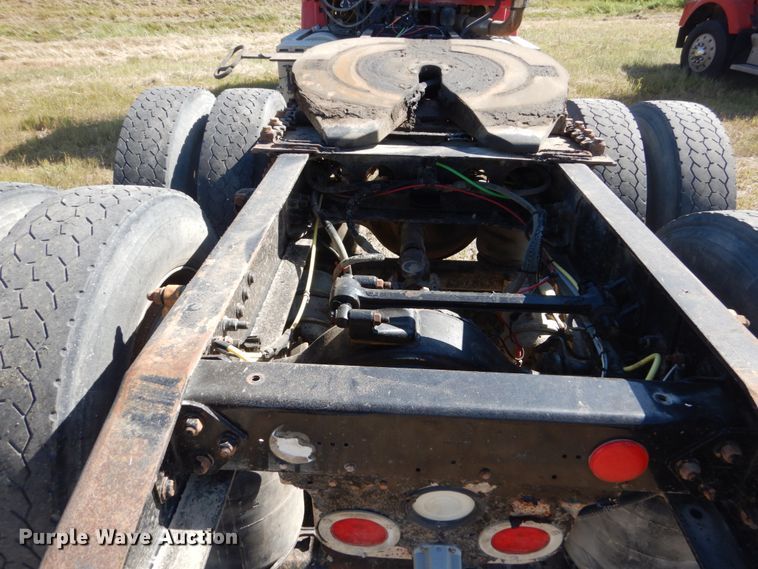 image for item FU9412 2007 Sterling L-Line semi truck