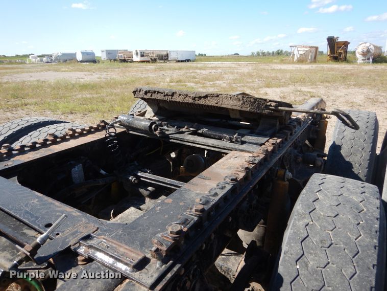 image for item FU9412 2007 Sterling L-Line semi truck