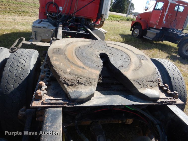 image for item FU9412 2007 Sterling L-Line semi truck