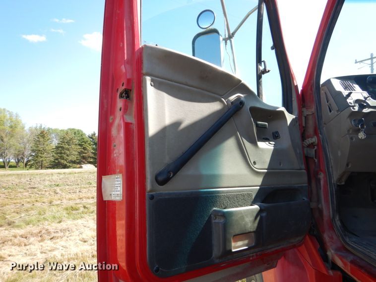 image for item FU9412 2007 Sterling L-Line semi truck