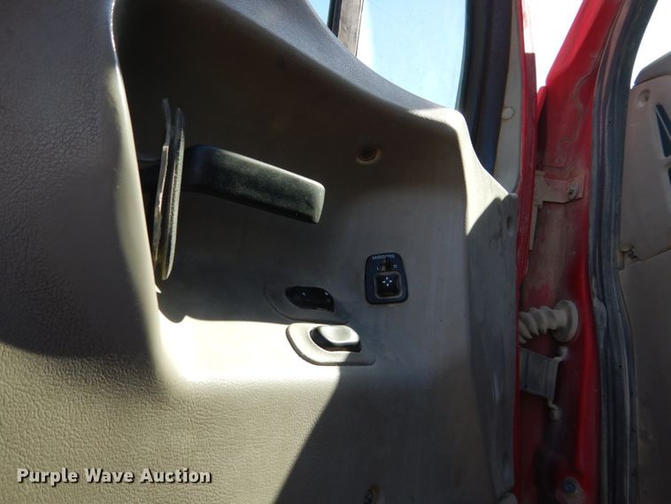 image for item FU9412 2007 Sterling L-Line semi truck