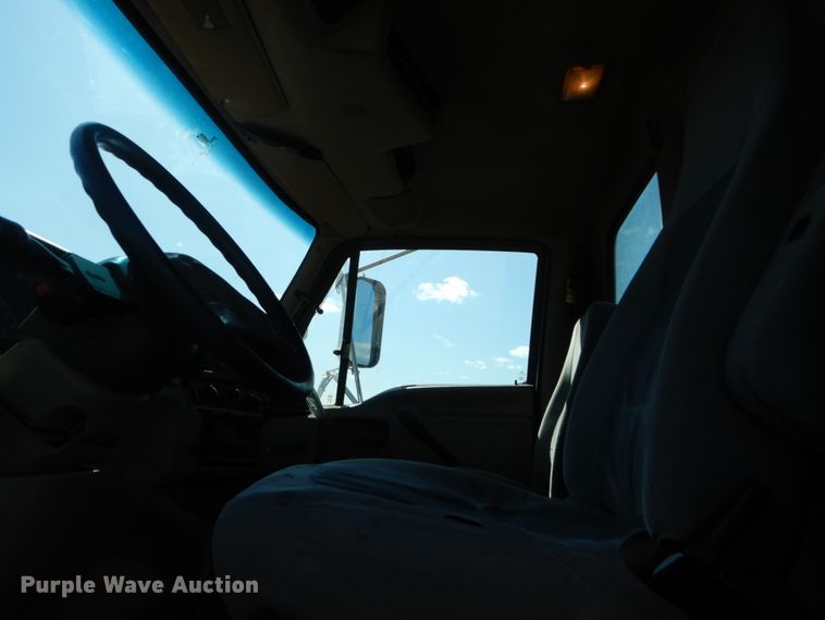 image for item FU9412 2007 Sterling L-Line semi truck