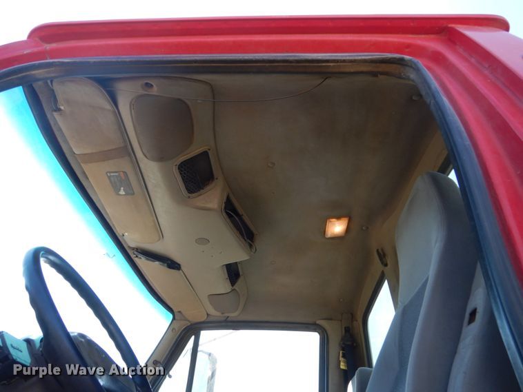 image for item FU9412 2007 Sterling L-Line semi truck