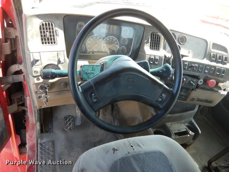 image for item FU9412 2007 Sterling L-Line semi truck