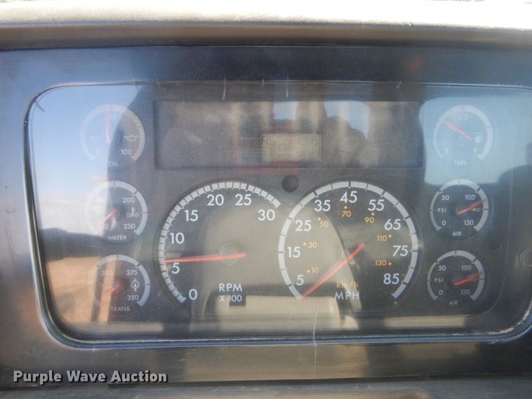 image for item FU9412 2007 Sterling L-Line semi truck