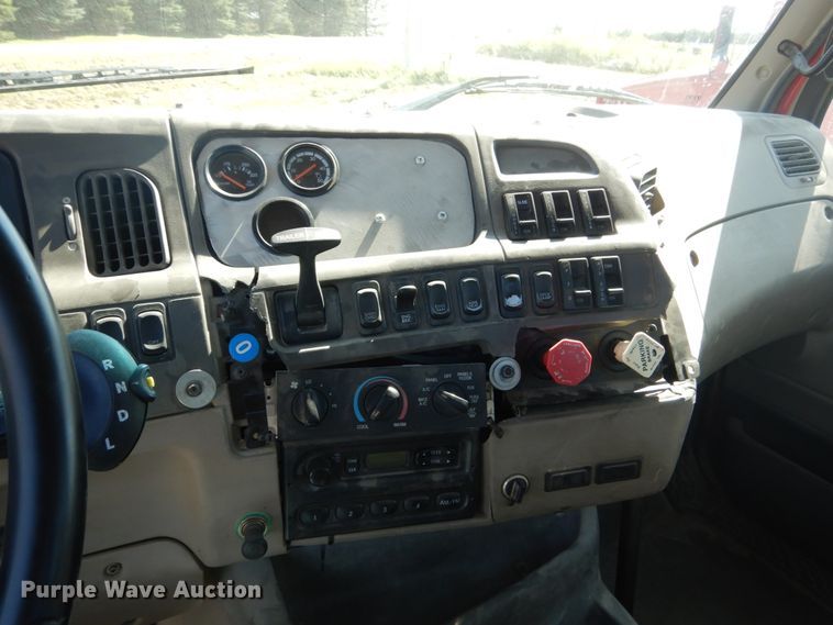 image for item FU9412 2007 Sterling L-Line semi truck