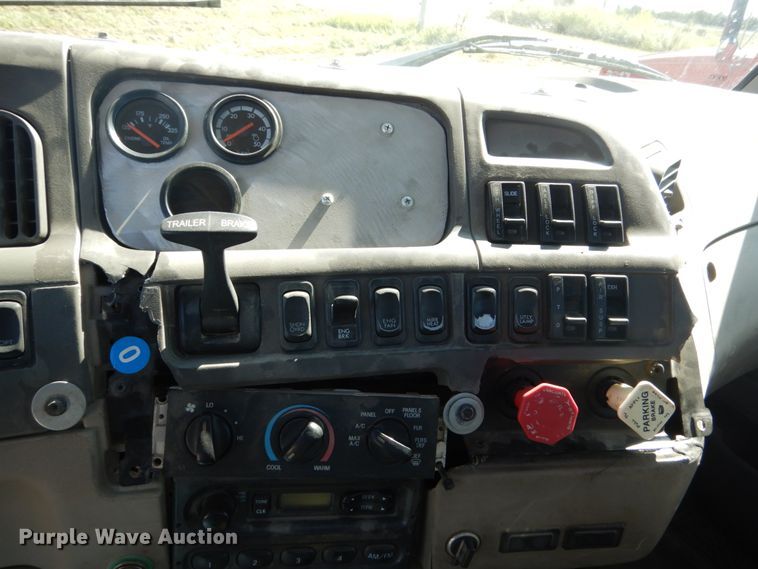 image for item FU9412 2007 Sterling L-Line semi truck