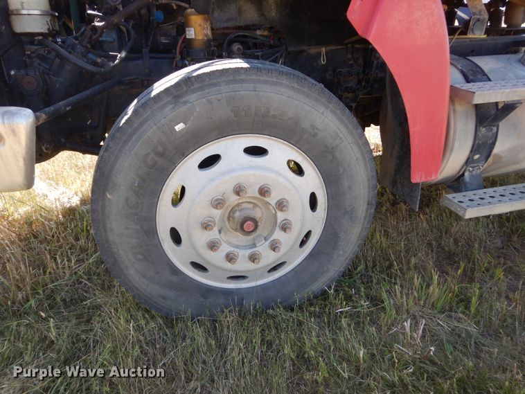 image for item FU9412 2007 Sterling L-Line semi truck