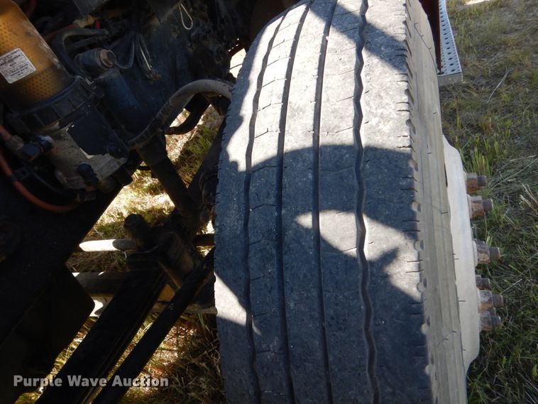 image for item FU9412 2007 Sterling L-Line semi truck