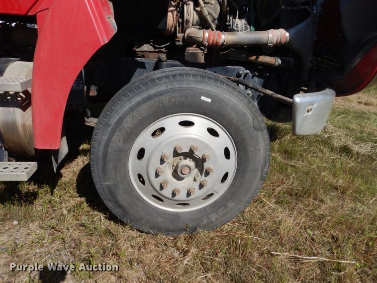 image for item FU9412 2007 Sterling L-Line semi truck