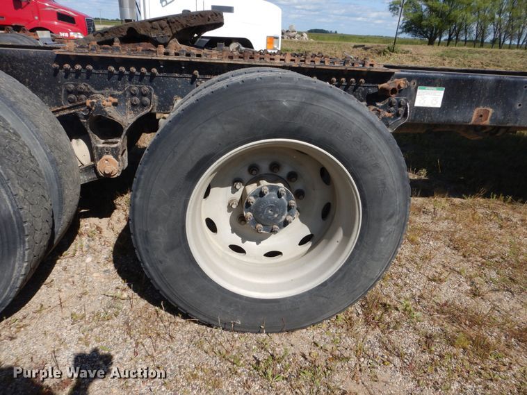 image for item FU9412 2007 Sterling L-Line semi truck