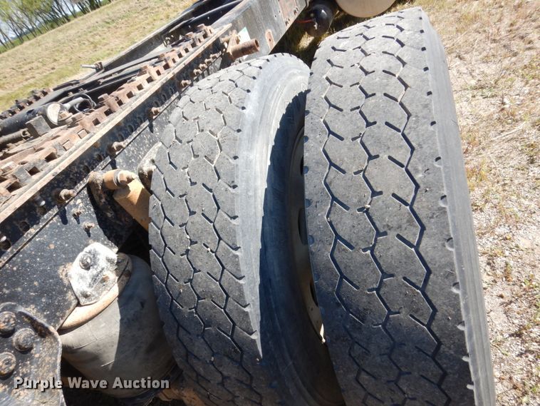 image for item FU9412 2007 Sterling L-Line semi truck