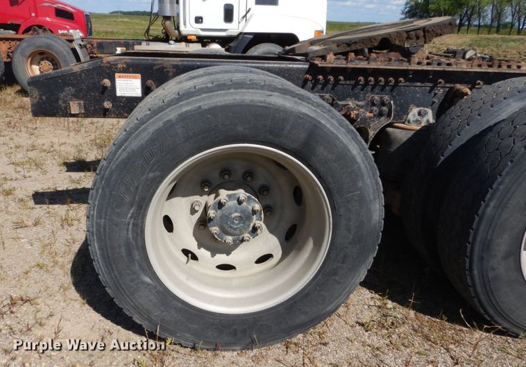 image for item FU9412 2007 Sterling L-Line semi truck