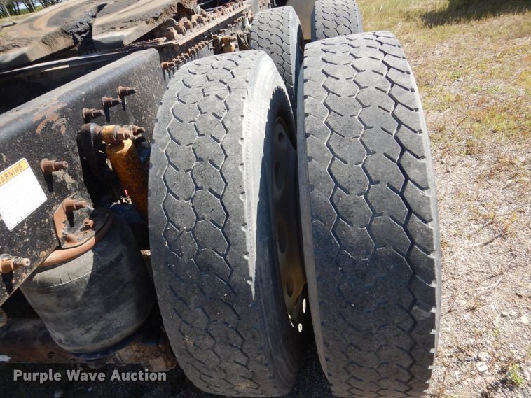 image for item FU9412 2007 Sterling L-Line semi truck