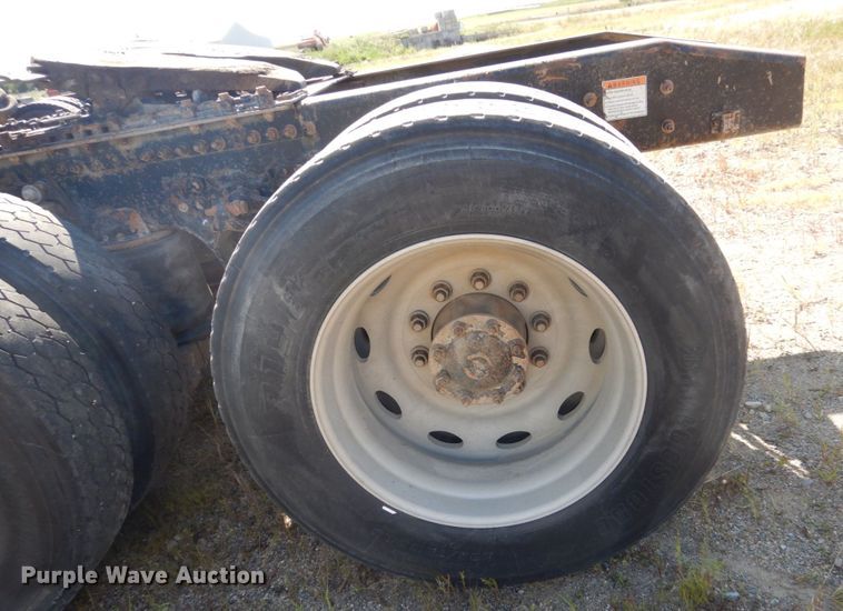 image for item FU9412 2007 Sterling L-Line semi truck