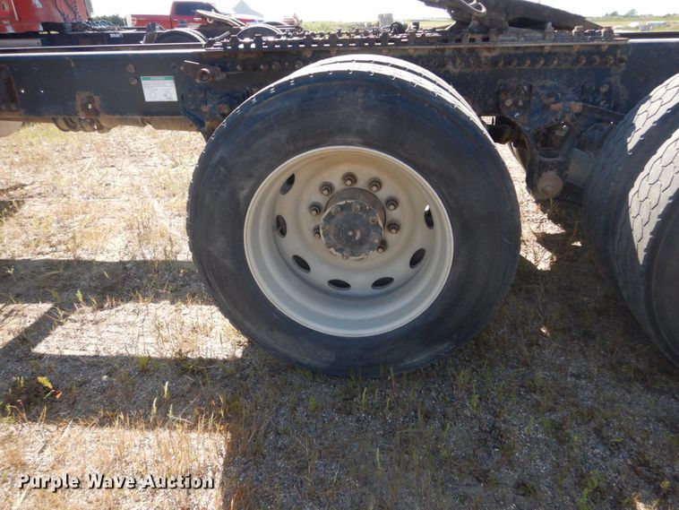 image for item FU9412 2007 Sterling L-Line semi truck