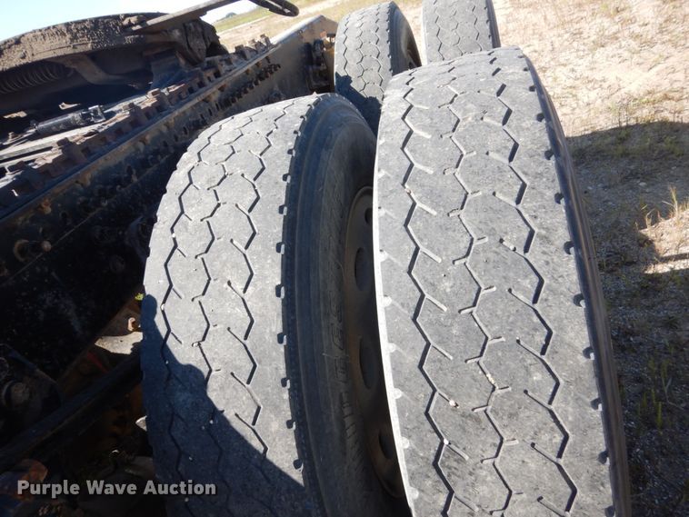 image for item FU9412 2007 Sterling L-Line semi truck