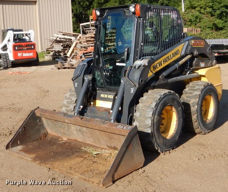 image for item FU9425 2015 New Holland L220 200 series skid steer