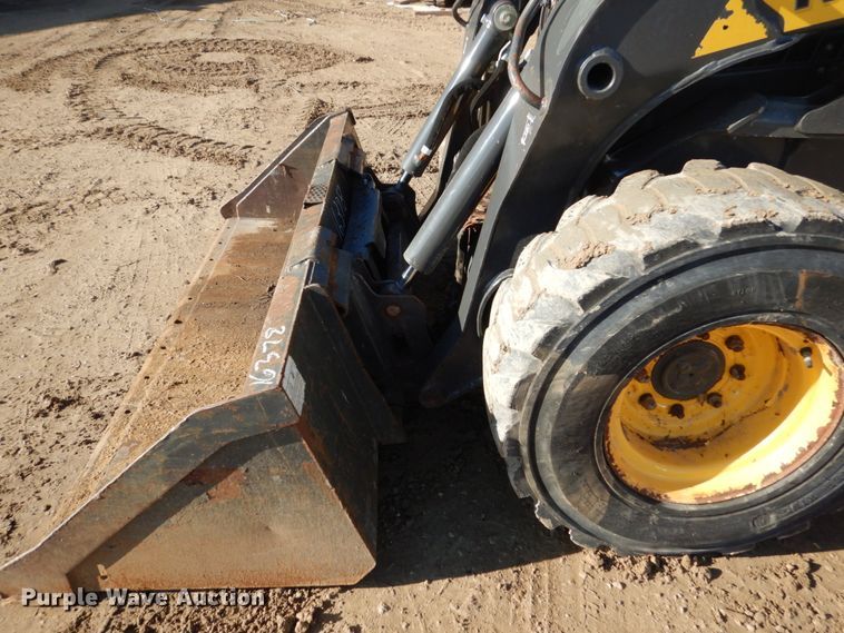 image for item FU9425 2015 New Holland L220 200 series skid steer