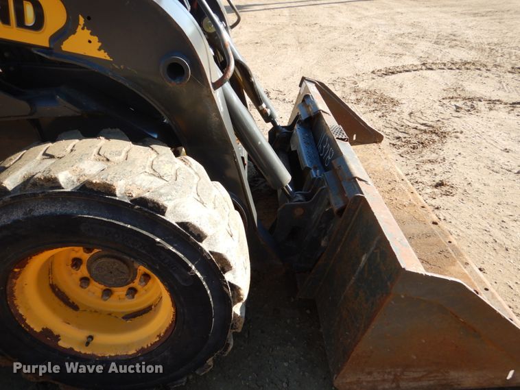 image for item FU9425 2015 New Holland L220 200 series skid steer