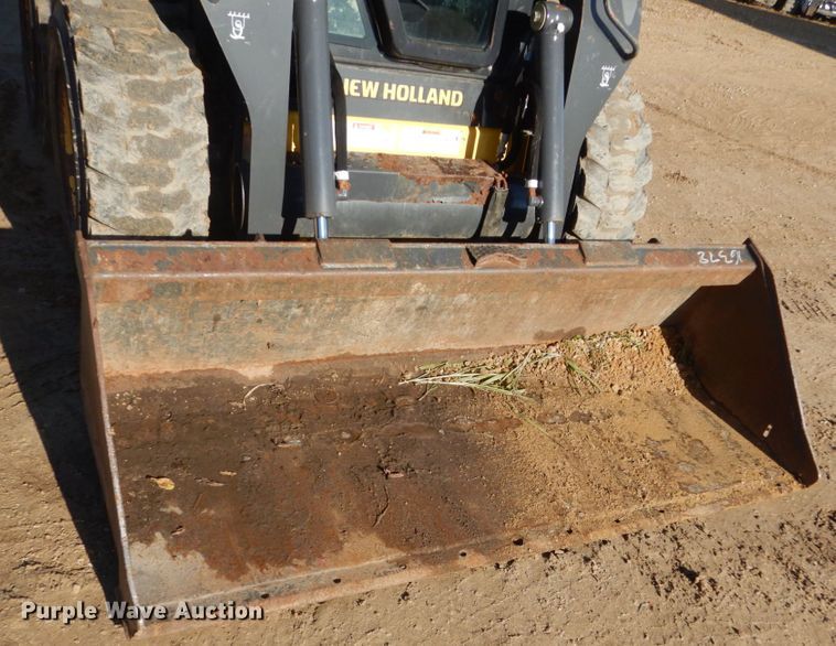 image for item FU9425 2015 New Holland L220 200 series skid steer