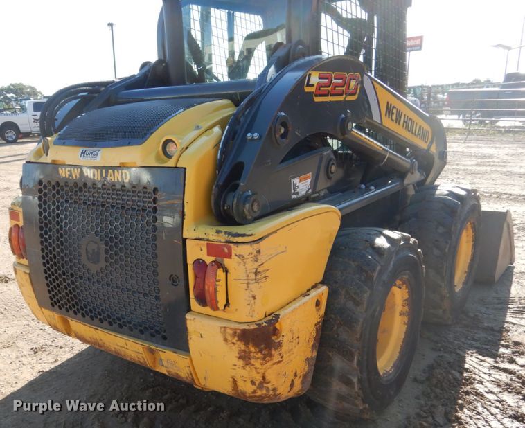 image for item FU9425 2015 New Holland L220 200 series skid steer