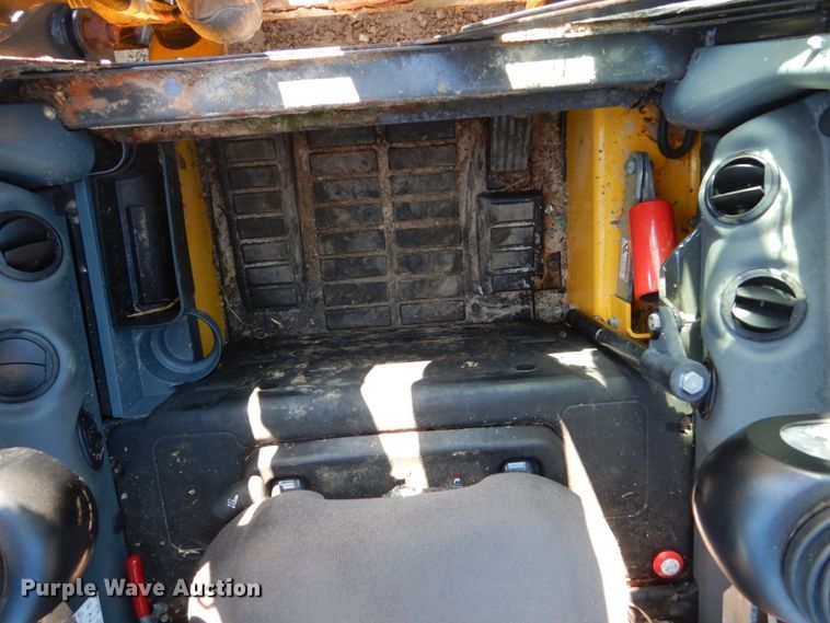 image for item FU9425 2015 New Holland L220 200 series skid steer