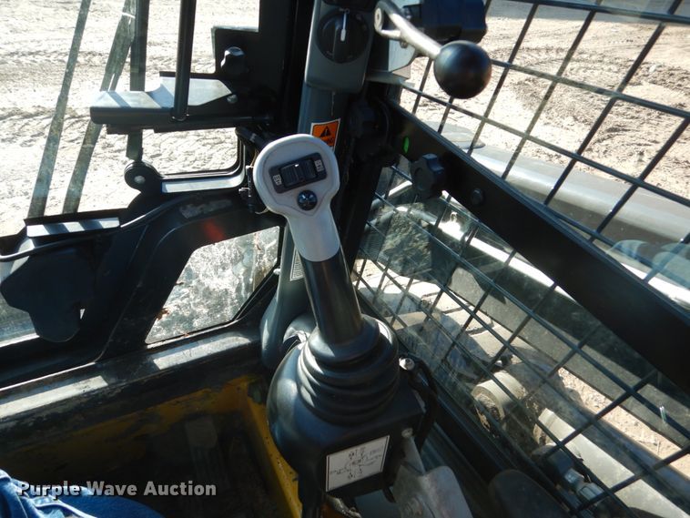 image for item FU9425 2015 New Holland L220 200 series skid steer