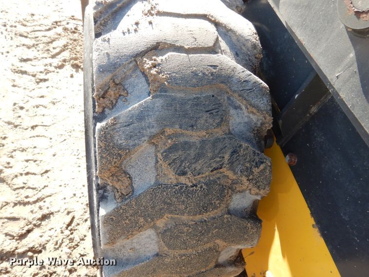 image for item FU9425 2015 New Holland L220 200 series skid steer