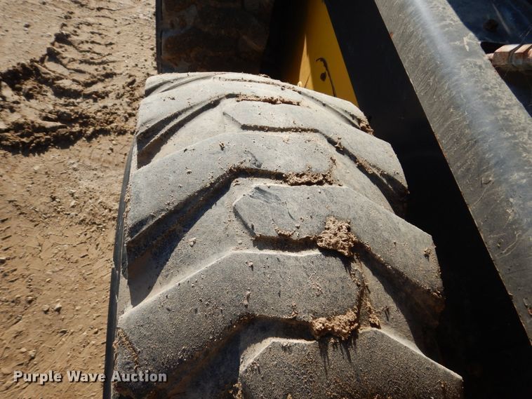 image for item FU9425 2015 New Holland L220 200 series skid steer