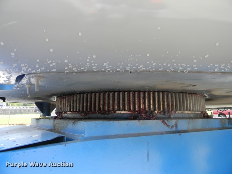 image for item G1935 2002 Genie S-125 boom lift