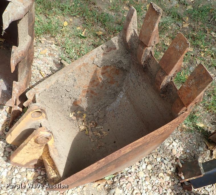 image for item GB9421 (4) Case trencher buckets