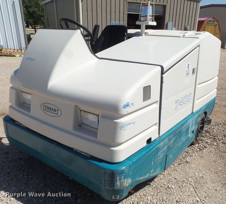 image for item GC9014 Tennant 7400 floor scrubber