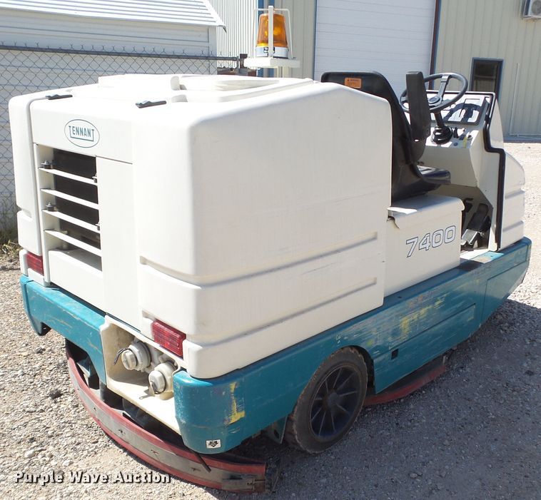 image for item GC9014 Tennant 7400 floor scrubber