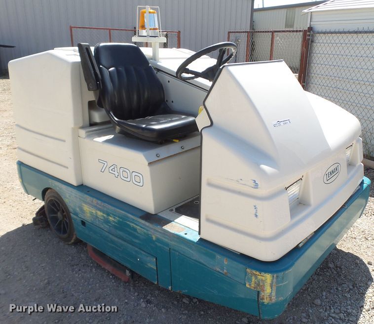 image for item GC9014 Tennant 7400 floor scrubber