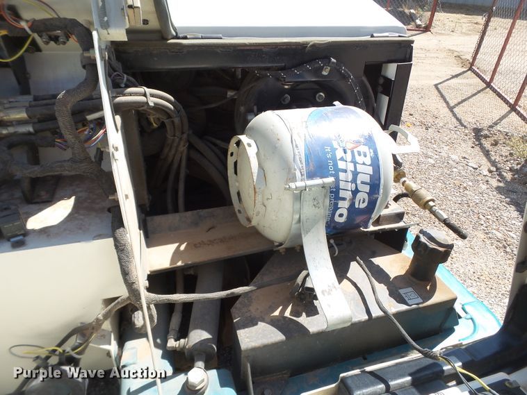 image for item GC9014 Tennant 7400 floor scrubber