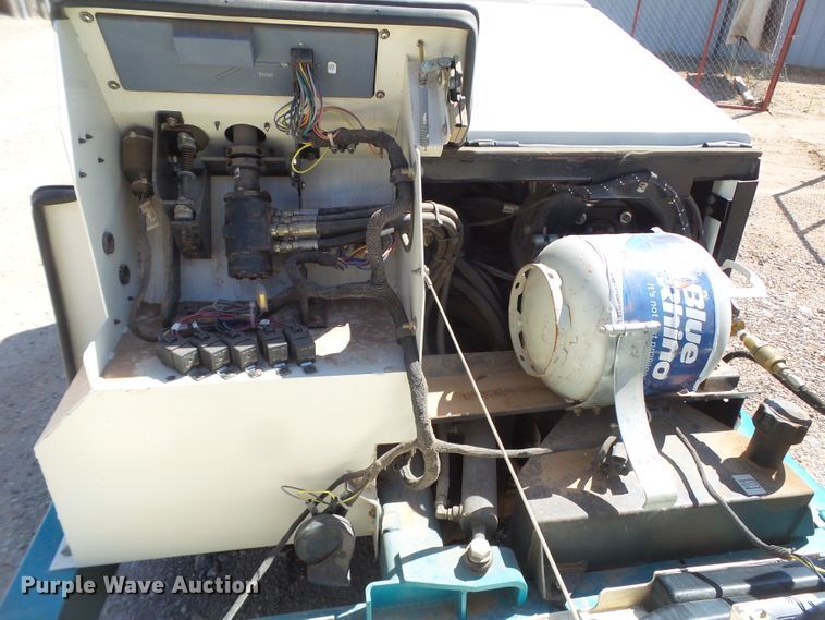 image for item GC9014 Tennant 7400 floor scrubber