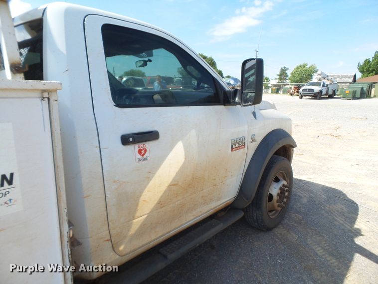 image for item GC9026 2011 Dodge Ram 5500 bucket truck