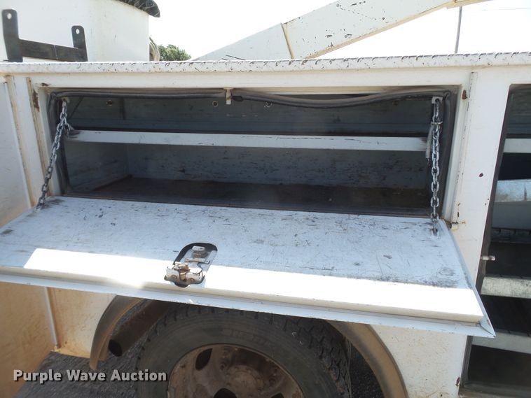 image for item GC9026 2011 Dodge Ram 5500 bucket truck