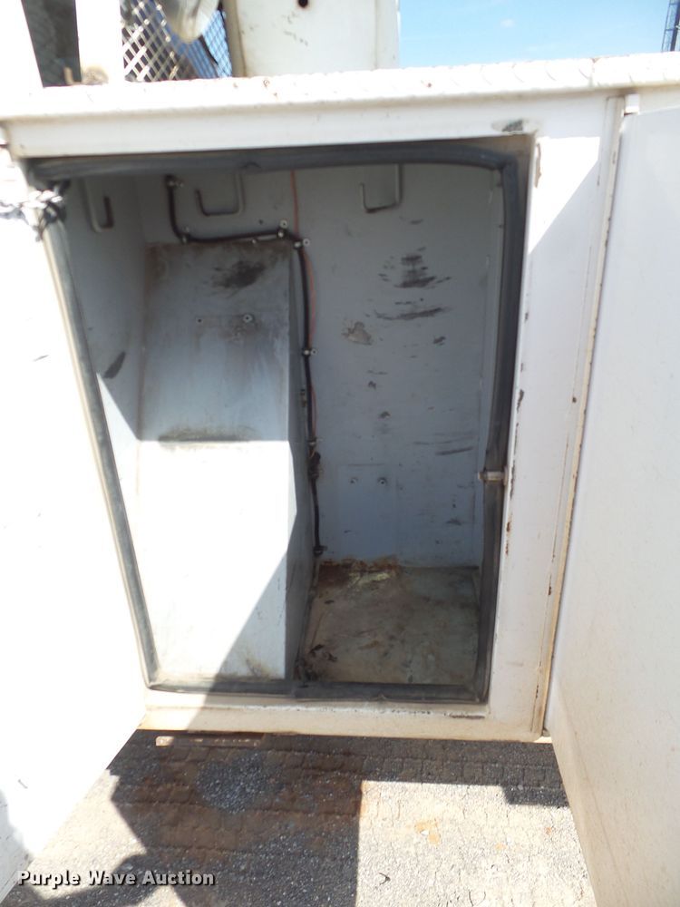 image for item GC9026 2011 Dodge Ram 5500 bucket truck