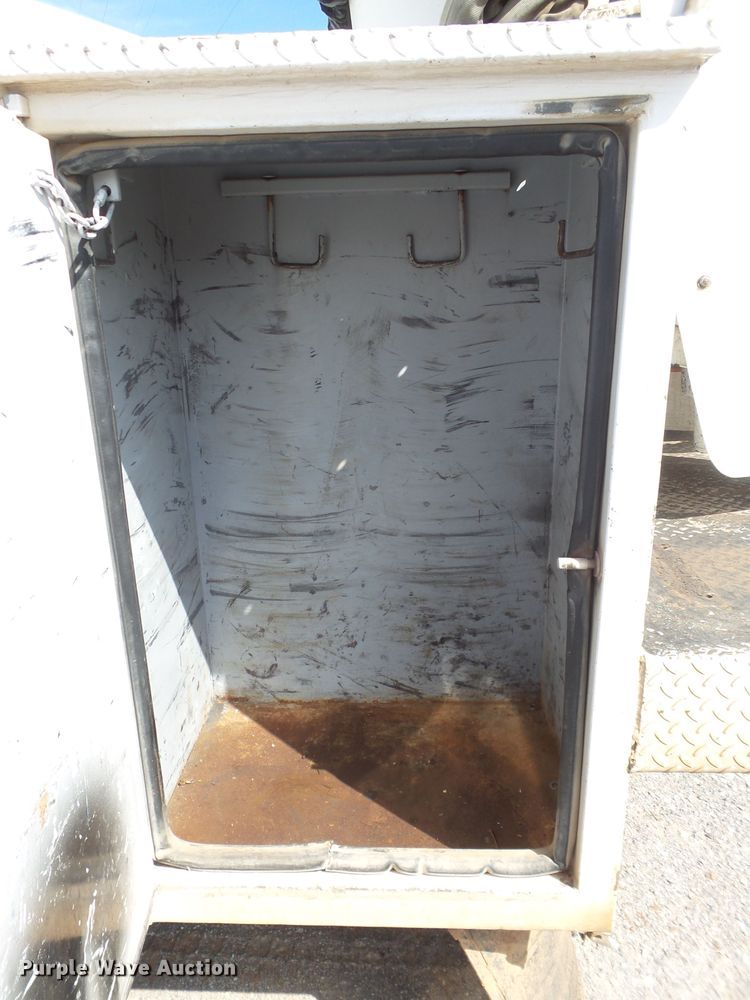 image for item GC9026 2011 Dodge Ram 5500 bucket truck