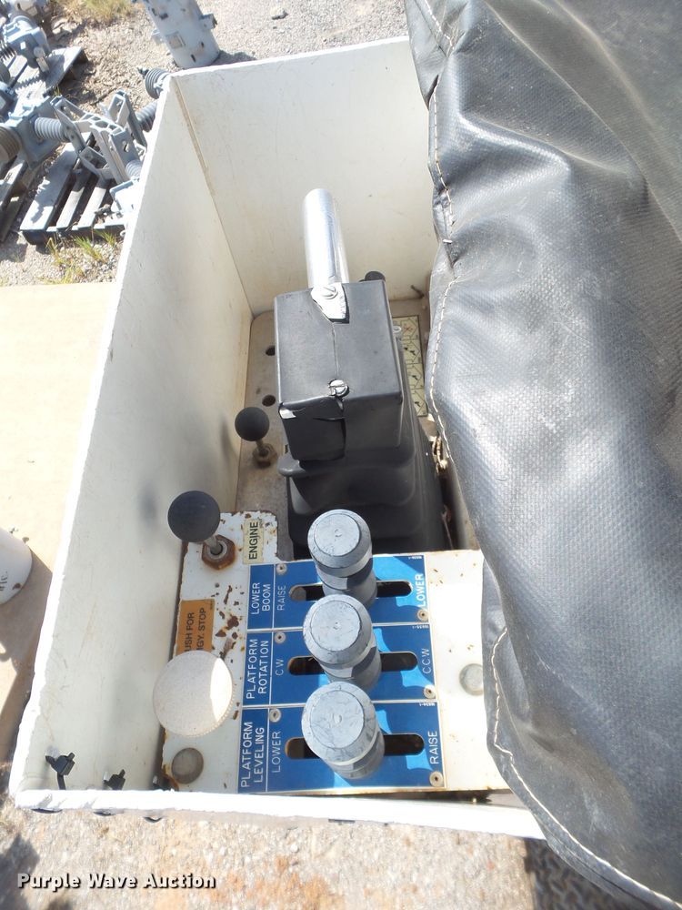 image for item GC9026 2011 Dodge Ram 5500 bucket truck