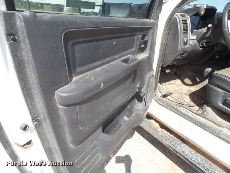 image for item GC9026 2011 Dodge Ram 5500 bucket truck