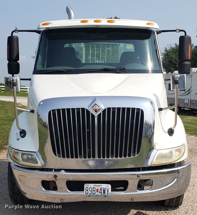 image for item GF9260 2006 International 8600 semi truck