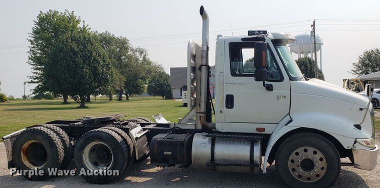 image for item GF9260 2006 International 8600 semi truck